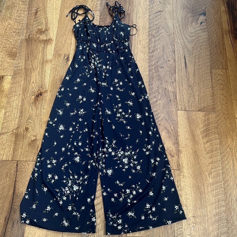 Aqua Woman’s Floral Jumpsuit Size S